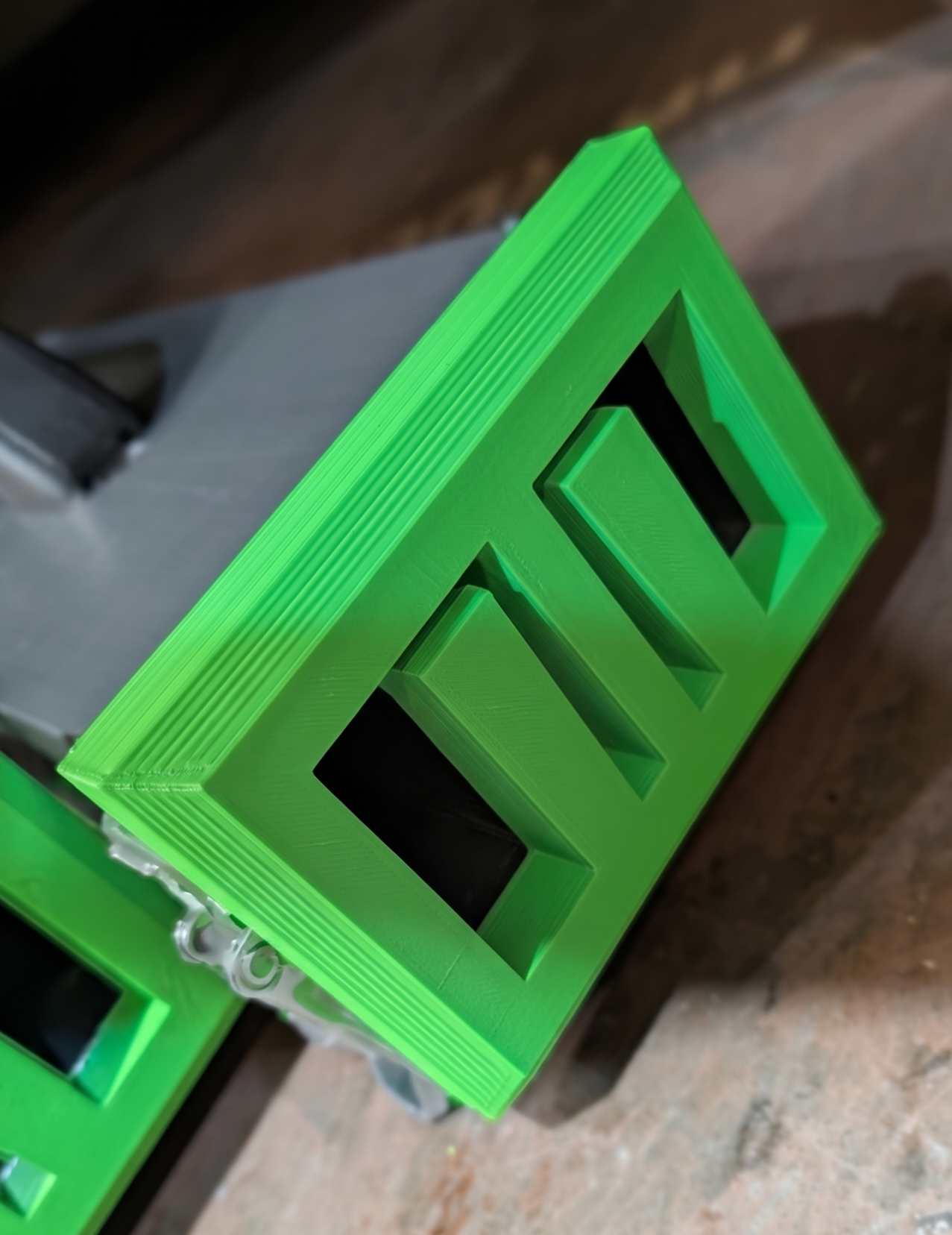 Side clamp mould extension — FDM / ASA